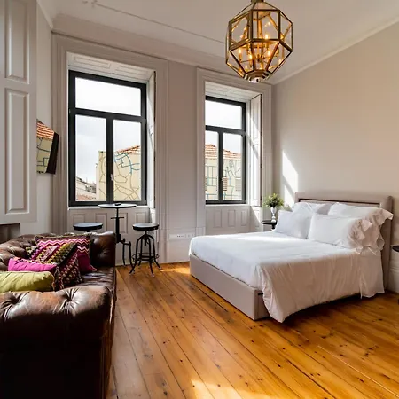 Apartment 18th Century Italia With Historic Charm & Modern Luxury In 2n Porto
