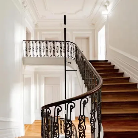 Apartment 18th Century Italia With Historic Charm & Modern Luxury In 2n Porto