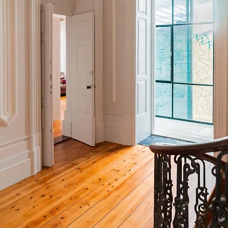 Apartment 18th Century Italia With Historic Charm & Modern Luxury In 2n Porto
