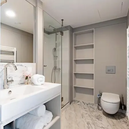 18th Century Italia With Historic Charm & Modern Luxury In 2n Apartment Porto