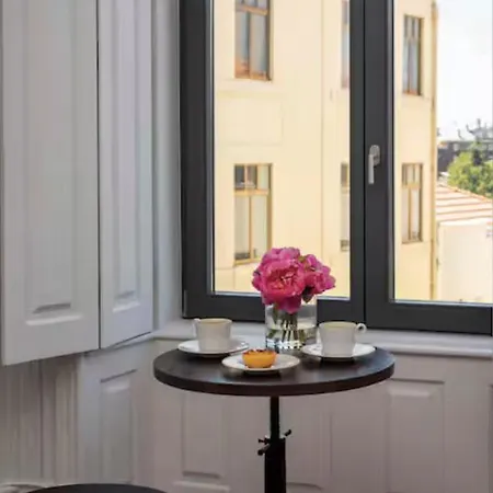 18th Century Italia With Historic Charm & Modern Luxury In 2n Apartment *